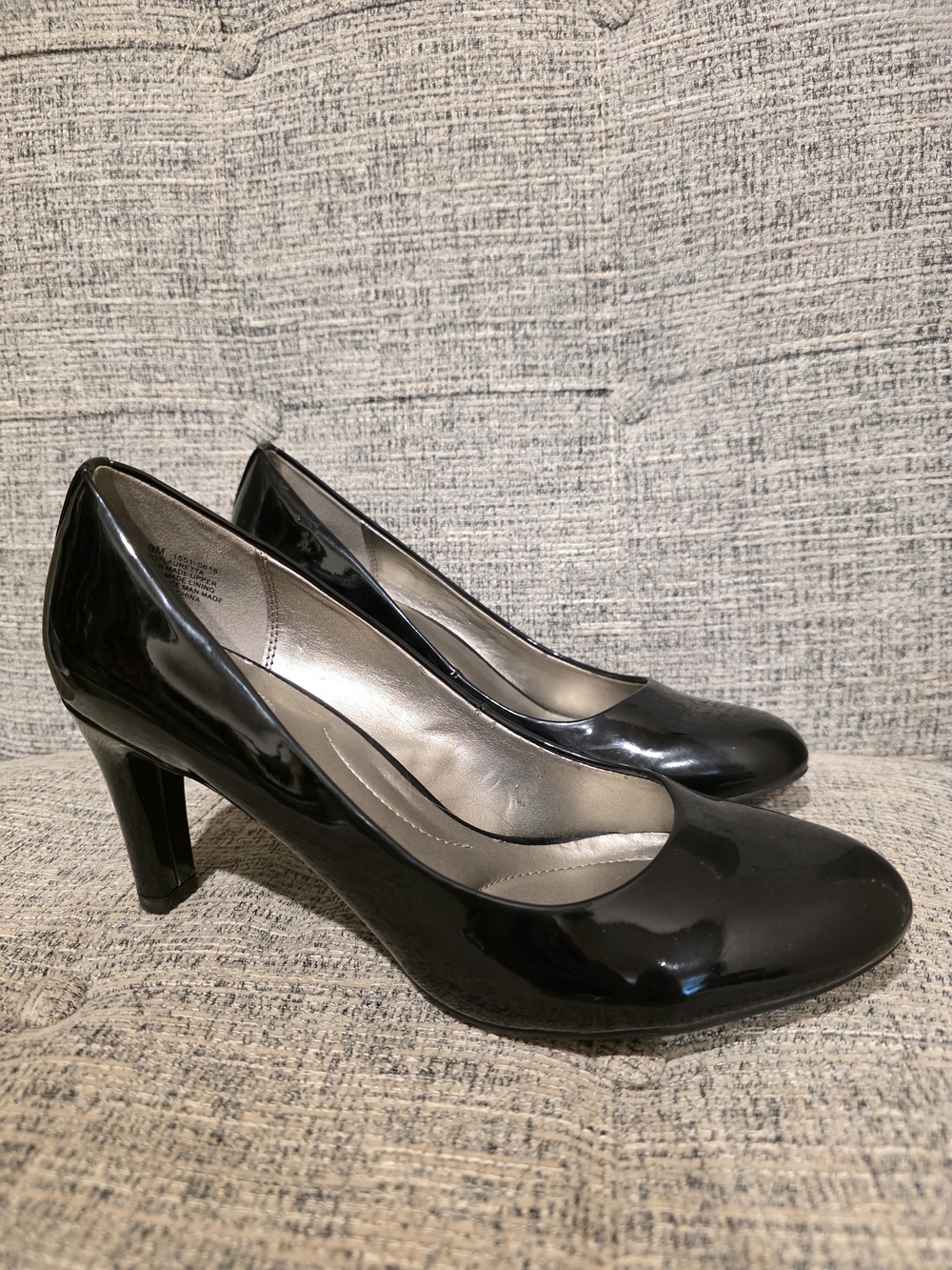 Women's Black Patent Mid Heel Pumps Bandolino Size 9 Sleek Dress Shoes